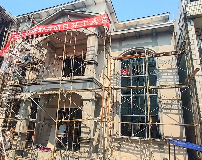 重鋼別墅屋頂可以用輕鋼嗎？