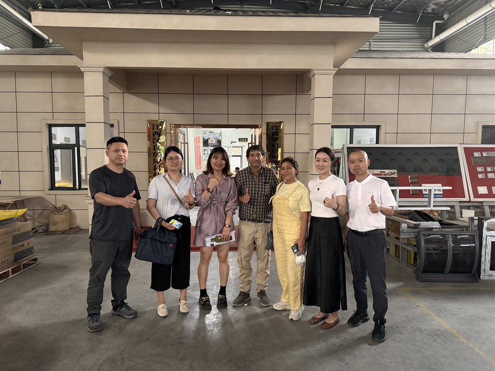 厄瓜多爾建筑商考察睿婕工廠：輕鋼別墅出口南美，合作前景廣闊！